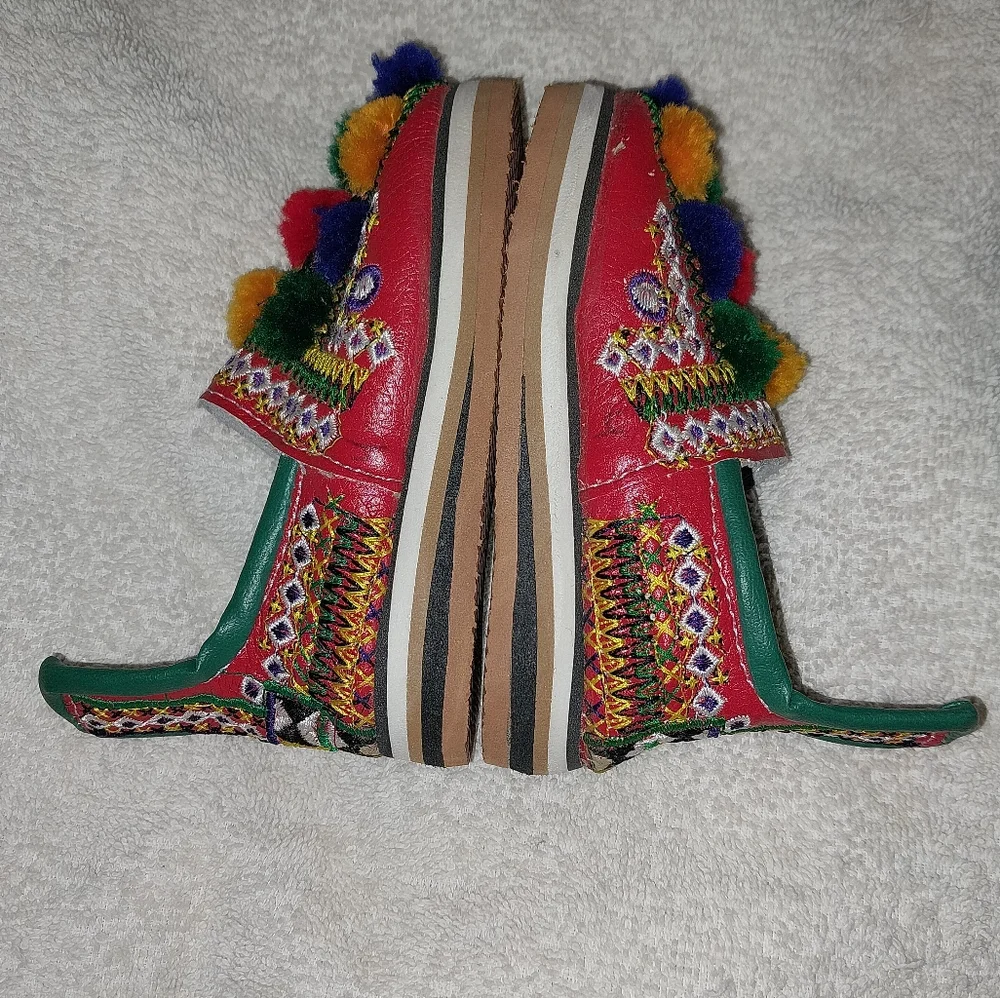 Kids Moccasins Embroidered Berber Babouchce NWOT